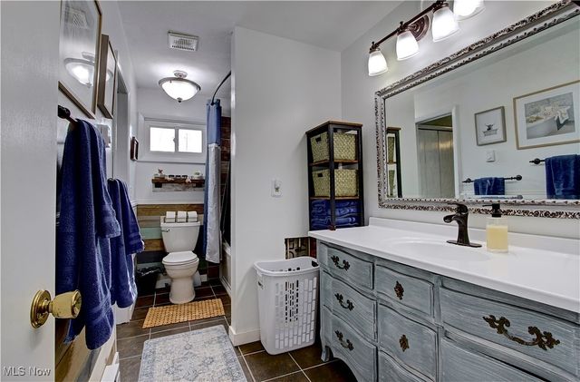 411 Oaknoll Drive, Amherst, OH 44001