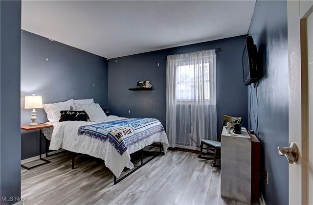 411 Oaknoll Drive, Amherst, OH 44001