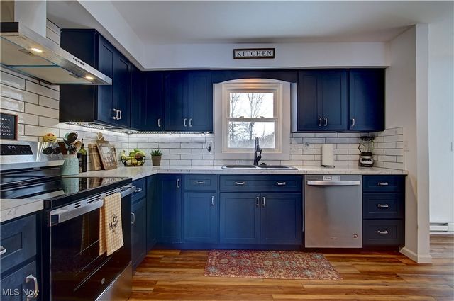 411 Oaknoll Drive, Amherst, OH 44001