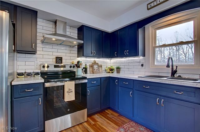 411 Oaknoll Drive, Amherst, OH 44001