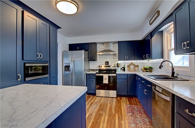 411 Oaknoll Drive, Amherst, OH 44001