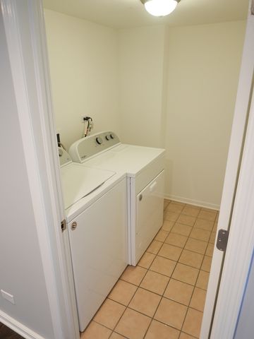 2107 W Ohio Street 2, Chicago, IL 60612