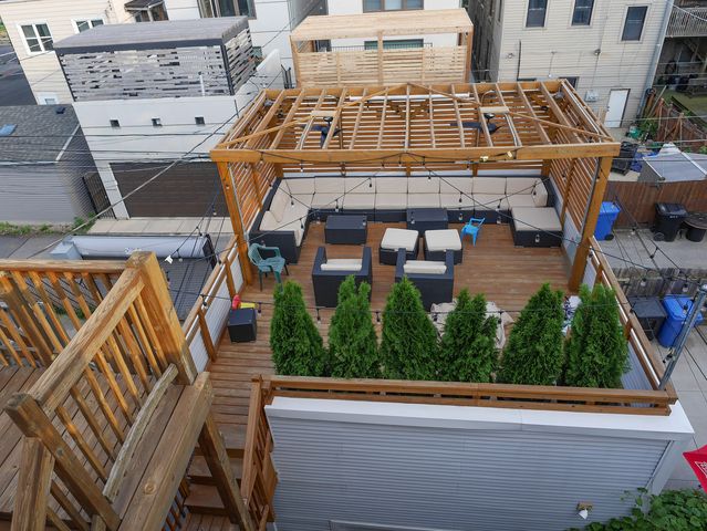 2107 W Ohio Street 2, Chicago, IL 60612