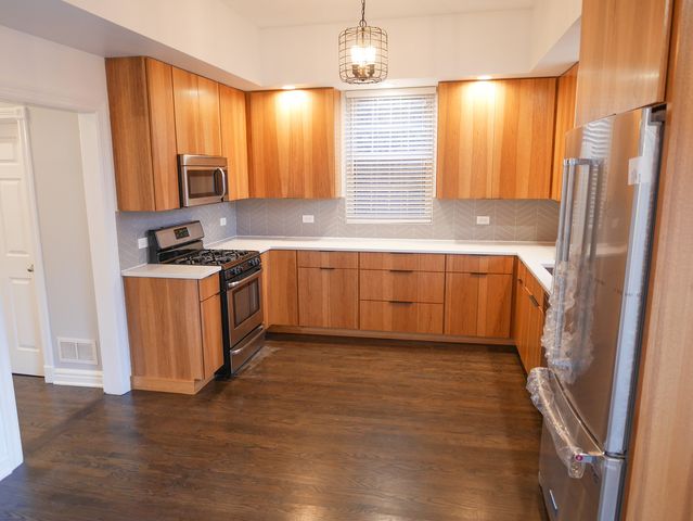 2107 W Ohio Street 2, Chicago, IL 60612