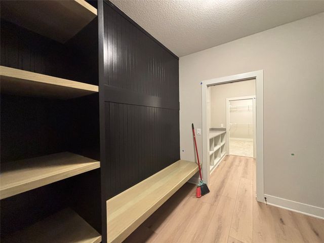 275 NW Copperleaf Court, Waukee, IA 50263