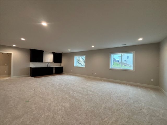 275 NW Copperleaf Court, Waukee, IA 50263