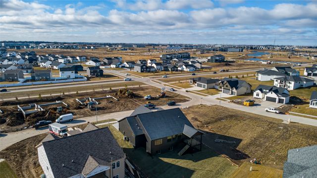 275 NW Copperleaf Court, Waukee, IA 50263