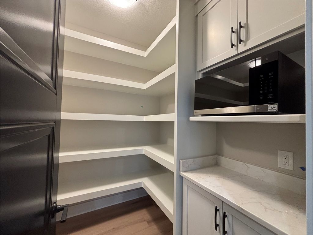 275 NW Copperleaf Court, Waukee, IA 50263