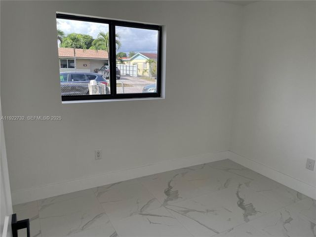 17231 NW 52nd Pl, Miami Gardens, FL 33055