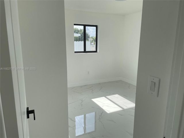 17231 NW 52nd Pl, Miami Gardens, FL 33055