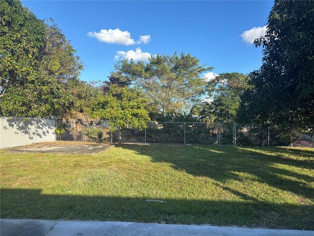 17231 NW 52nd Pl, Miami Gardens, FL 33055