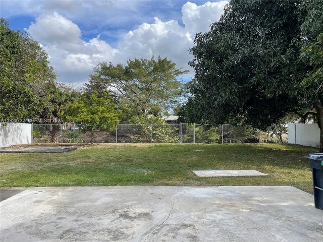 17231 NW 52nd Pl, Miami Gardens, FL 33055