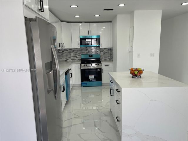 17231 NW 52nd Pl, Miami Gardens, FL 33055