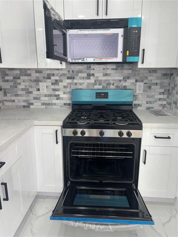 17231 NW 52nd Pl, Miami Gardens, FL 33055