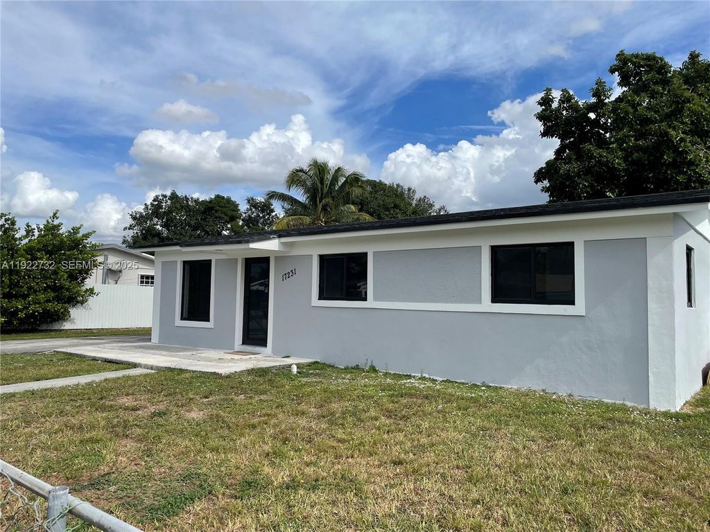 17231 NW 52nd Pl, Miami Gardens, FL 33055