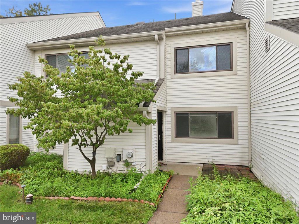 504 FREEDOM CIR #319, HARLEYSVILLE, PA 19438 — exterior