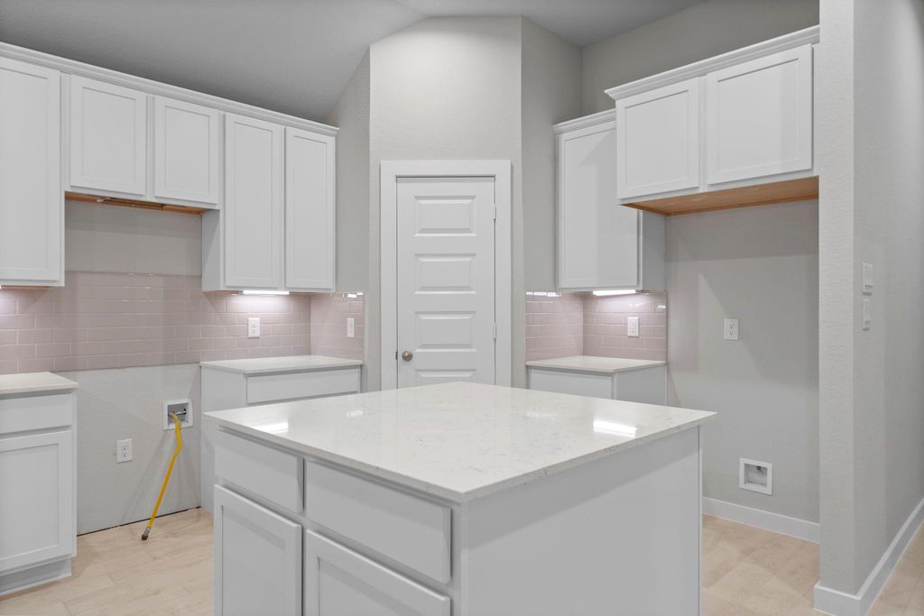 Image 3 of property listing at 69 Shining Point Drive, Waller, TX 77484