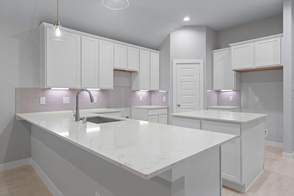 Image 4 of property listing at 69 Shining Point Drive, Waller, TX 77484