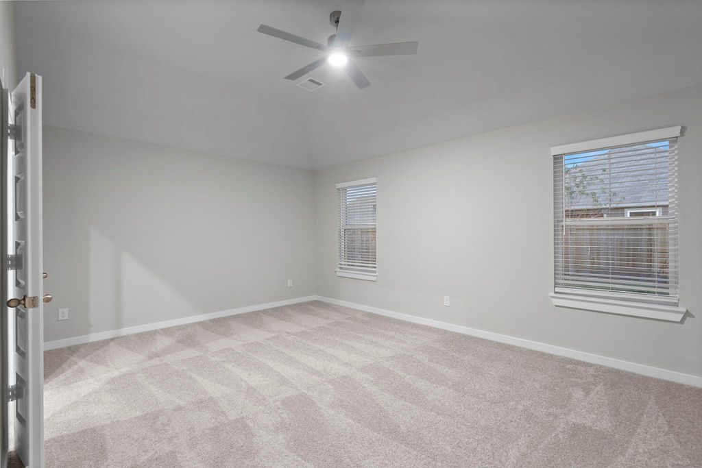 Image 9 of property listing at 69 Shining Point Drive, Waller, TX 77484