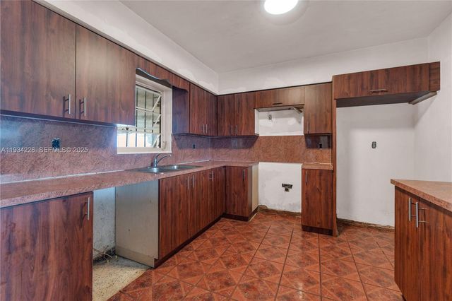 1361 NW 111th St, Miami, FL 33167