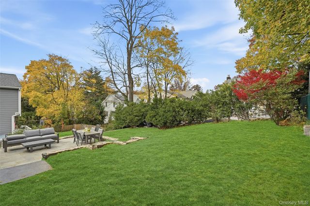 2222 Boston Post Road, Larchmont, NY 10538