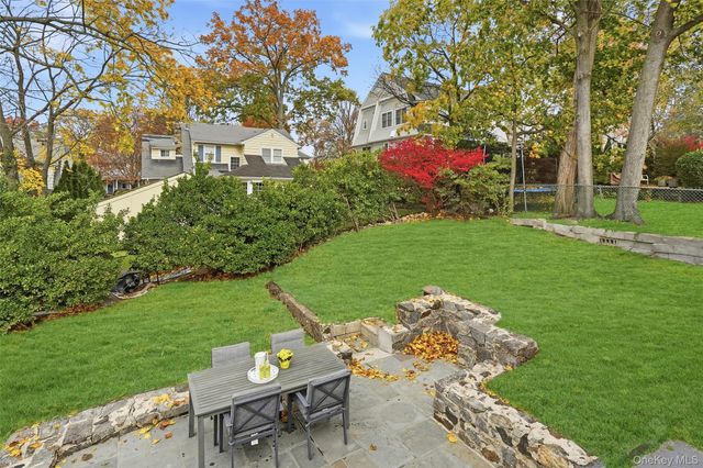 2222 Boston Post Road, Larchmont, NY 10538