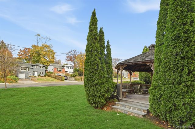 2222 Boston Post Road, Larchmont, NY 10538