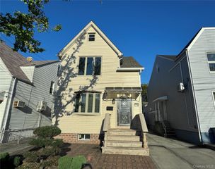 7719 170th Street 1st Fl, Fresh Meadows, NY 11366