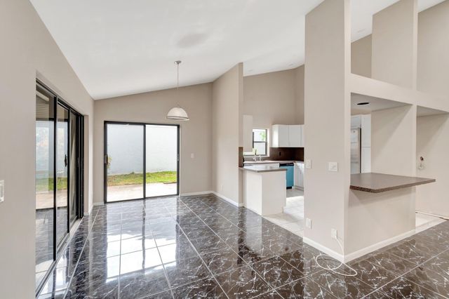82 Baytree Circle, Boynton Beach, FL 33436