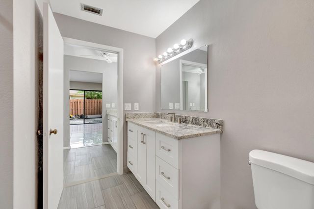 82 Baytree Circle, Boynton Beach, FL 33436