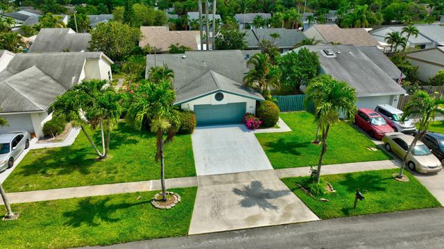 82 Baytree Circle, Boynton Beach, FL 33436
