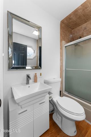 1 Keyes Lane, Brunswick, NY 12180