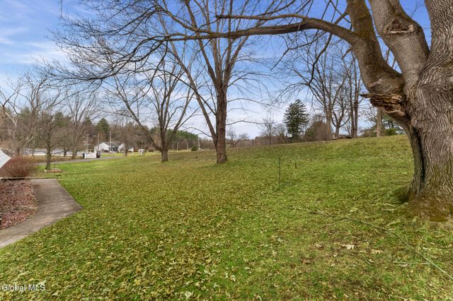 1 Keyes Lane, Brunswick, NY 12180