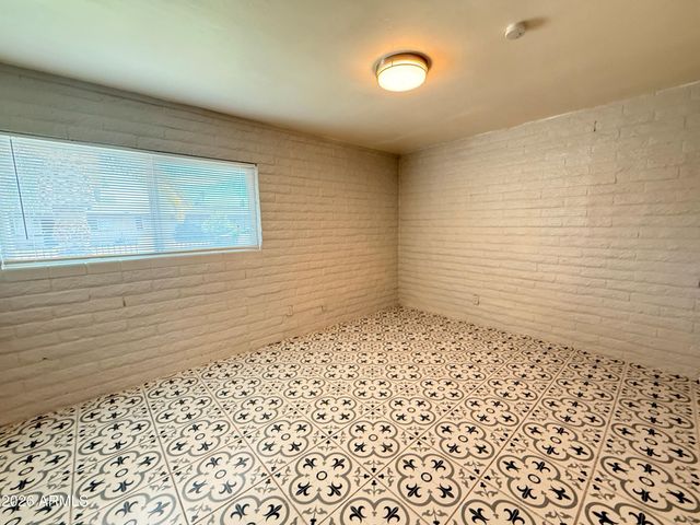 1122 S McClintock Drive A, Tempe, AZ 85281