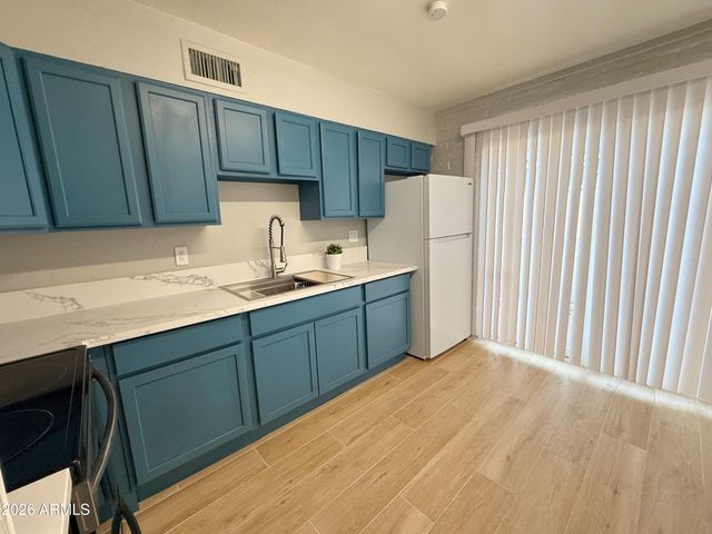 1122 S McClintock Drive A, Tempe, AZ 85281