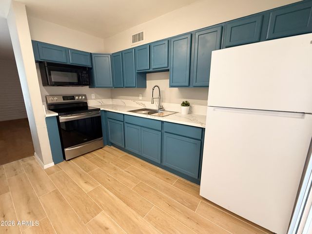 1122 S McClintock Drive A, Tempe, AZ 85281