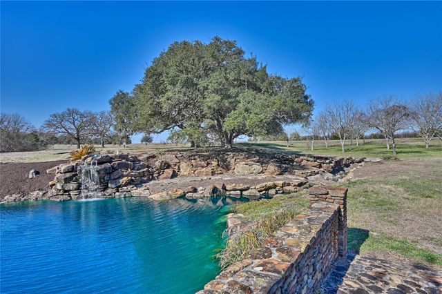 820 Candlelight Circle, Brenham, TX 77833