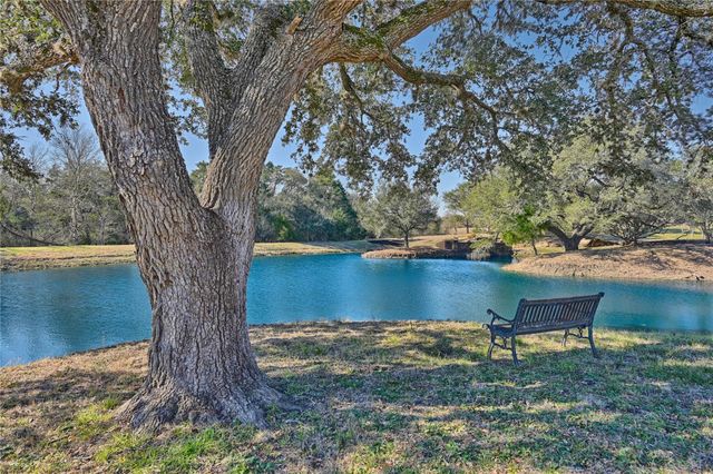 820 Candlelight Circle, Brenham, TX 77833