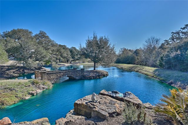 820 Candlelight Circle, Brenham, TX 77833