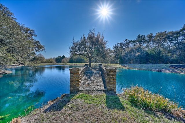 820 Candlelight Circle, Brenham, TX 77833