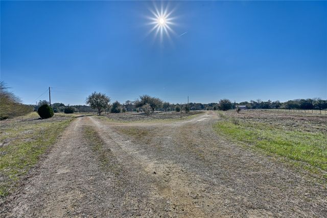 820 Candlelight Circle, Brenham, TX 77833