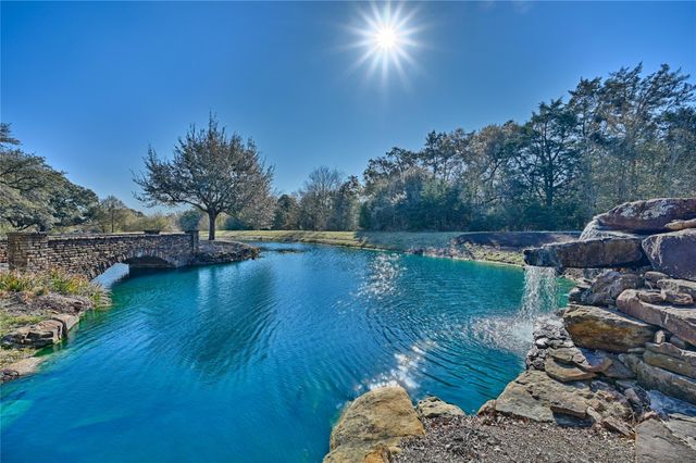 820 Candlelight Circle, Brenham, TX 77833