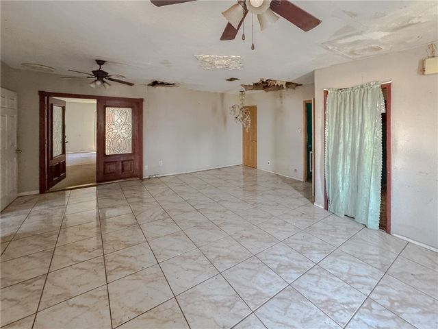 2702 Riggan St, Corpus Christi, TX 78404