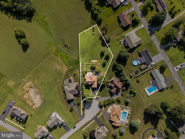 1458 HIGHFIELD COURT, Chambersburg, PA 17202