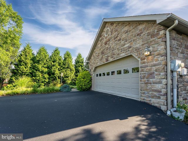 1458 HIGHFIELD COURT, Chambersburg, PA 17202