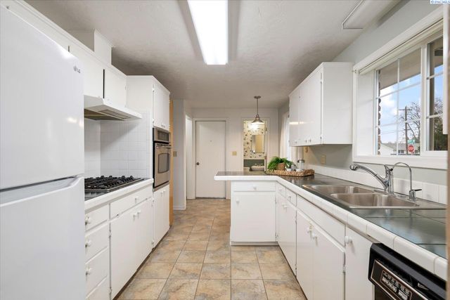 4004 W Nixon Street, Pasco, WA 99301