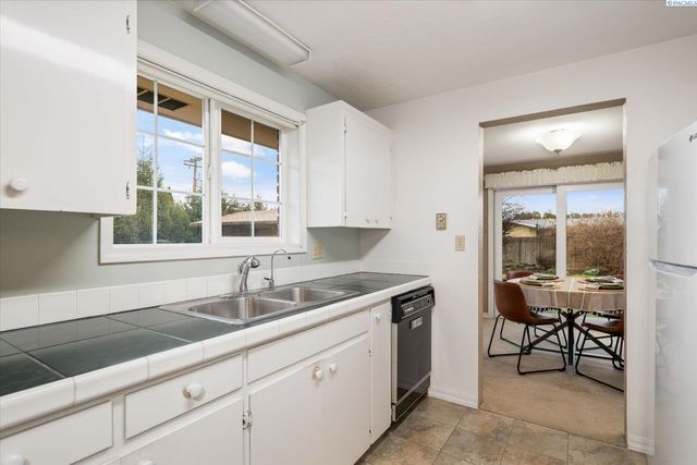 4004 W Nixon Street, Pasco, WA 99301