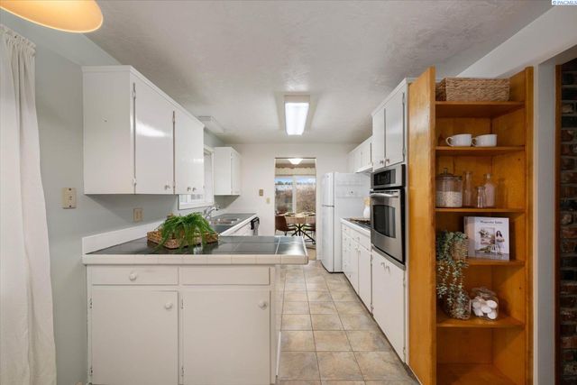 4004 W Nixon Street, Pasco, WA 99301