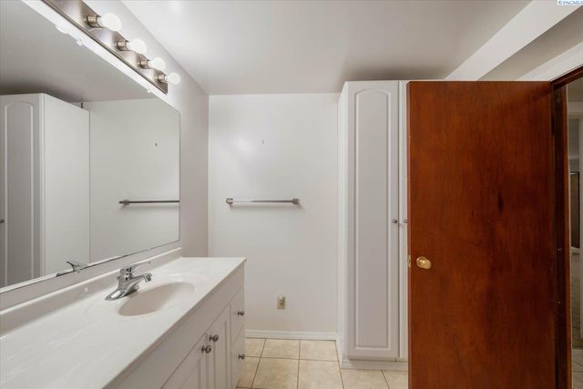 4004 W Nixon Street, Pasco, WA 99301