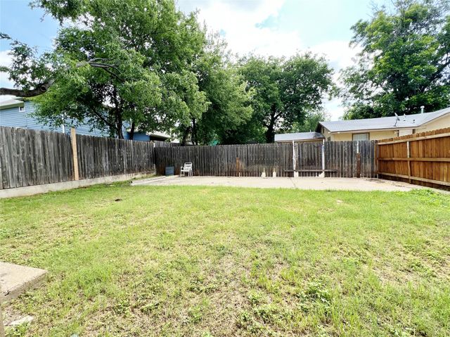 2621 E 12th Street, Fort Worth, TX 76111